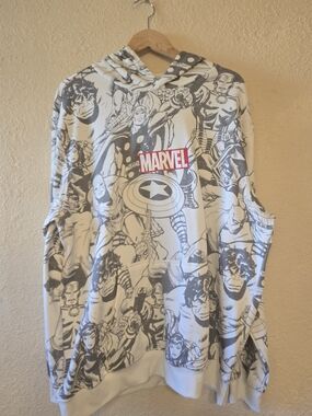 Marvel White & Gray Comic-Print Crewneck Pullover